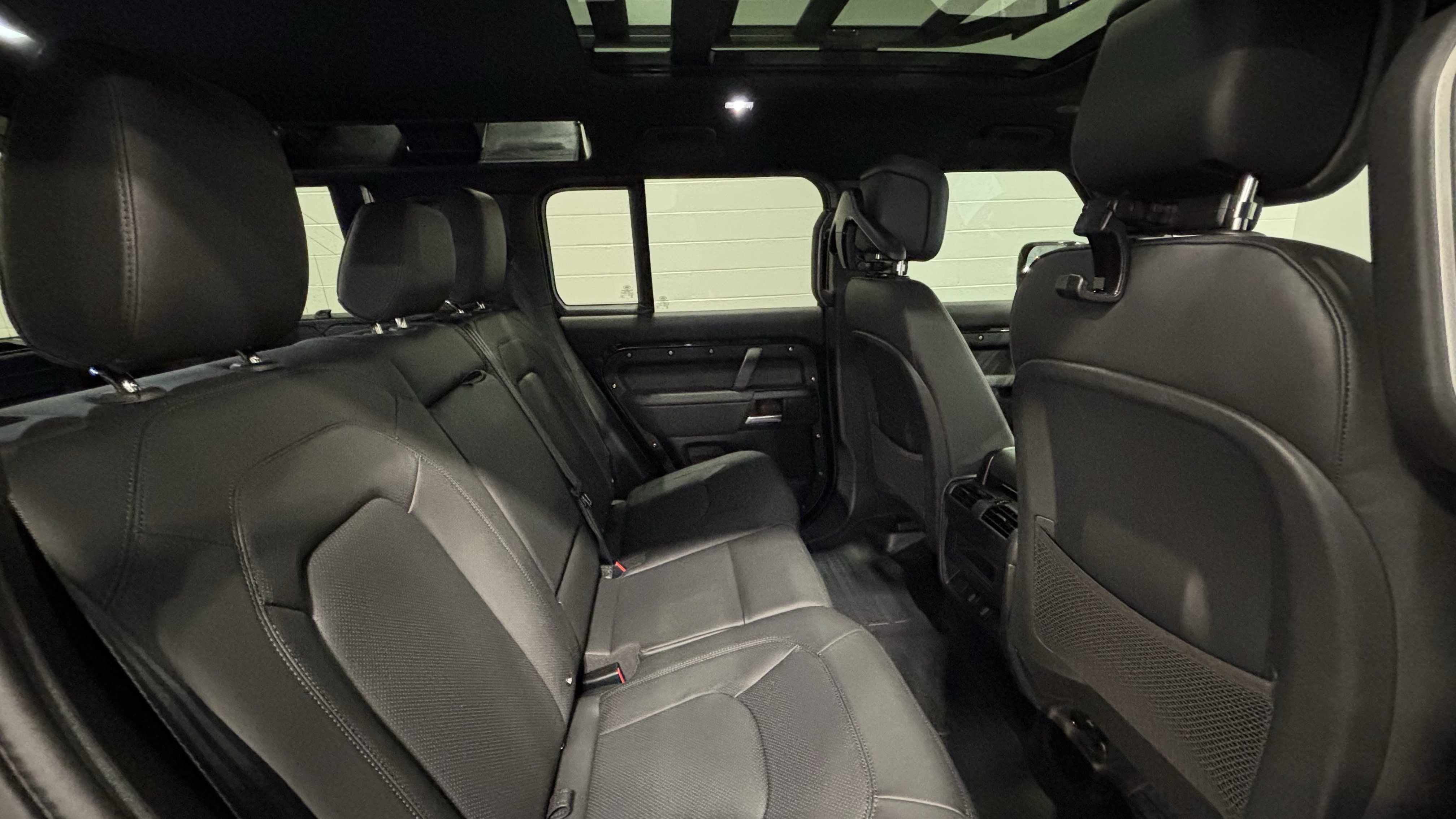 New 2026 Land Rover Defender 110 X-Dynamic SE AWD/4WD image 16
