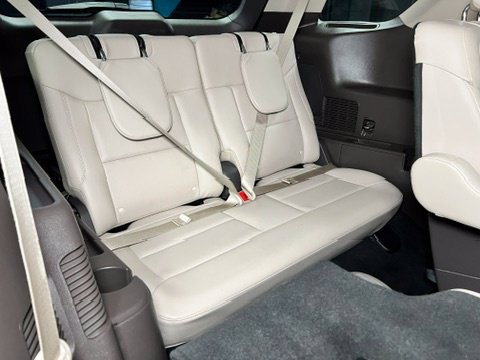 Used 2023 Ford Explorer Platinum w/ Technology Package AWD/4WD image 23