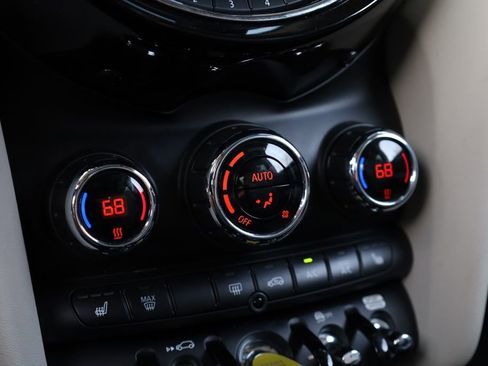 Used 2020 MINI Cooper SE w/ 6.5" Touchscreen Package image 16