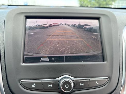 Used 2022 Chevrolet Equinox LS FWD image 17