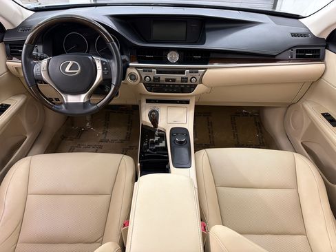Used 2014 Lexus ES 350 w/ Premium Package FWD image 17