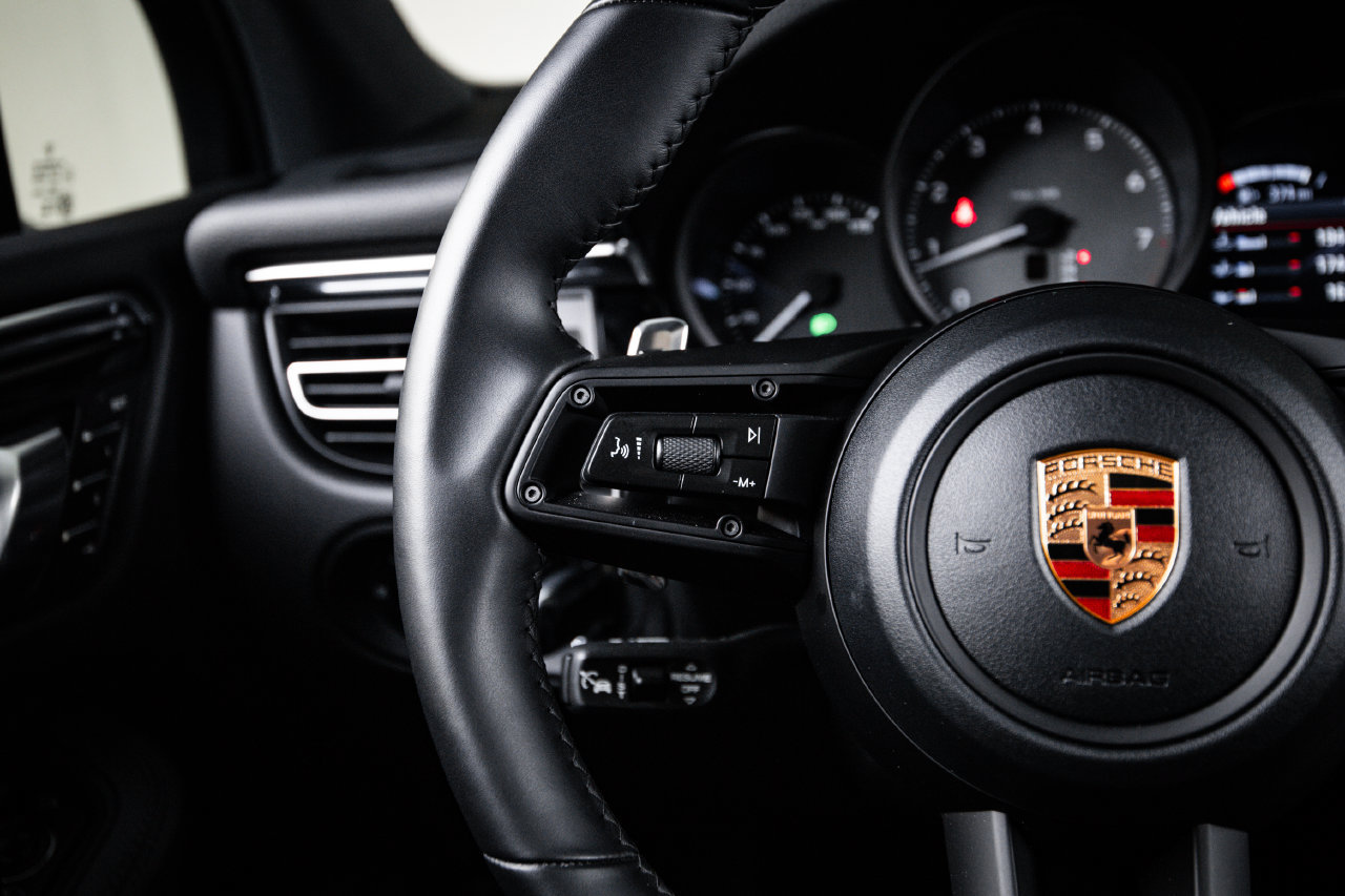 Certified 2026 Porsche Macan S AWD/4WD image 17