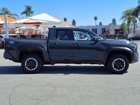 Certified 2025 Toyota Tacoma TRD Off-Road AWD/4WD image 4