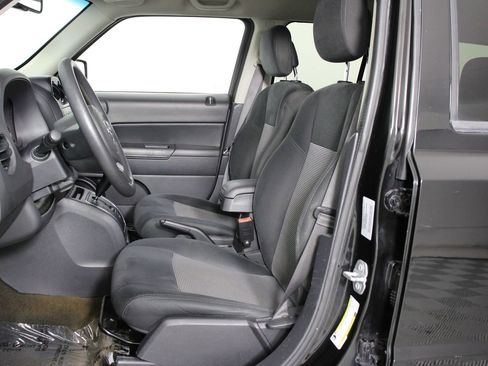 Used 2016 Jeep Patriot Sport w/ Power Value Group FWD image 28