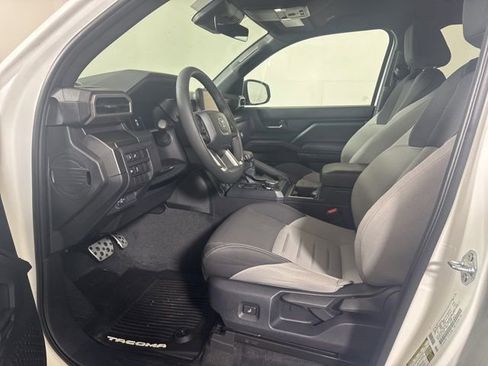 Used 2026 Toyota Tacoma TRD Sport image 11