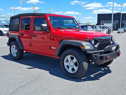 Used 2019 Jeep Wrangler Unlimited Sport S AWD/4WD image 3