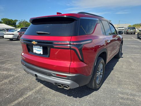 Used 2025 Chevrolet Traverse LT FWD image 4