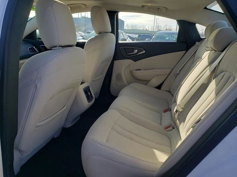 Used 2015 Chrysler 200 Limited w/ Convenience Group image 14