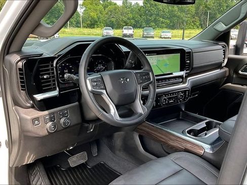 Used 2025 Chevrolet Silverado 2500 LT w/ Trail Boss Package AWD/4WD image 18