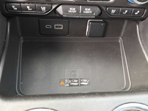 Used 2023 GMC Yukon XL SLT image 11