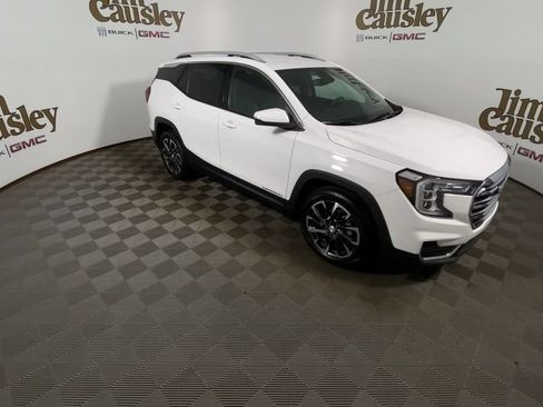 Certified 2023 GMC Terrain SLT FWD image 2