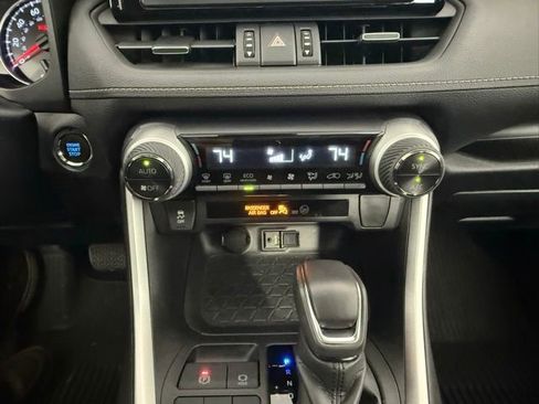 Used 2019 Toyota RAV4 XLE Premium image 22