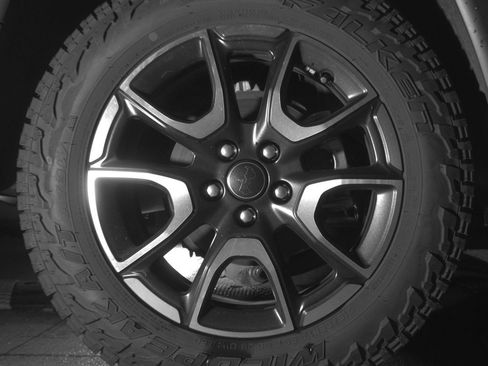 Used 2025 Jeep Compass Trailhawk AWD/4WD image 15