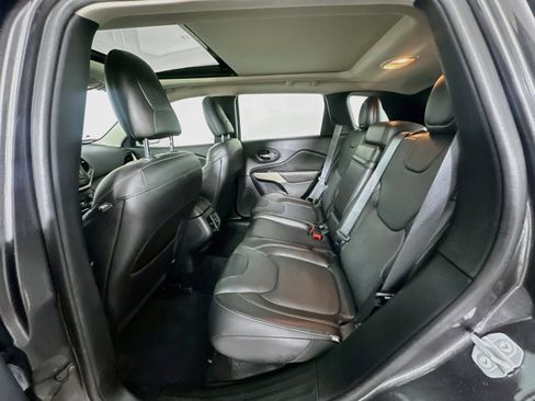 Used 2018 Jeep Cherokee Limited w/ Luxury Group FWD image 28