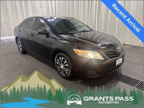 Used 2011 Toyota Camry LE FWD image 1
