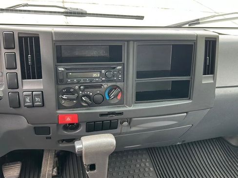 Used 2018 Isuzu NPR RWD image 27