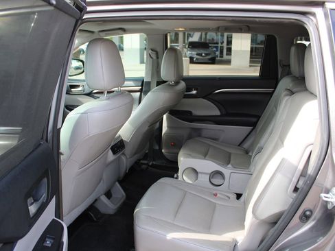Used 2016 Toyota Highlander Limited w/ Driver Technology Package image 10