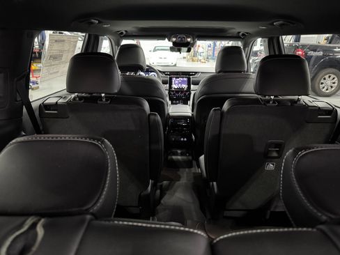 New 2025 Jeep Grand Cherokee L Altitude image 9