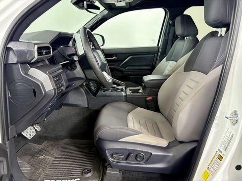 Used 2024 Toyota Tacoma TRD Sport w/ TRD Sport Upgrade Package image 14