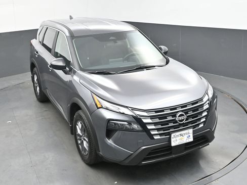 Certified 2025 Nissan Rogue S image 32