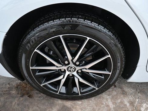 Used 2022 Toyota Camry SE w/ Cold Weather Package image 12