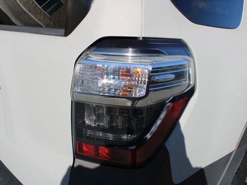 Used 2015 Toyota 4Runner SR5 image 27