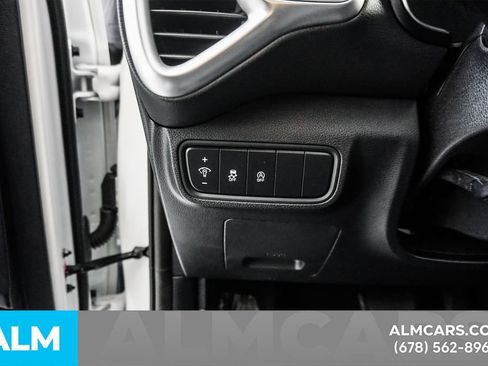 Used 2025 Kia Soul LX w/ LX Technology Package FWD image 25