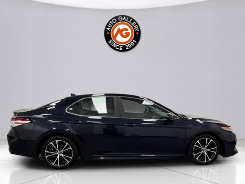 Used 2020 Toyota Camry SE image 8