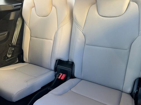New 2026 Volvo XC90 T8 Plus w/ Protection Package Premier AWD/4WD image 17