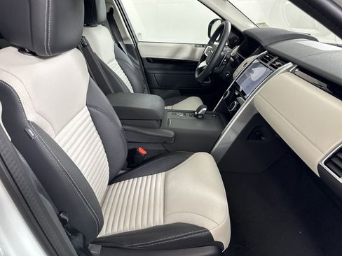 Used 2025 Land Rover Discovery S image 20