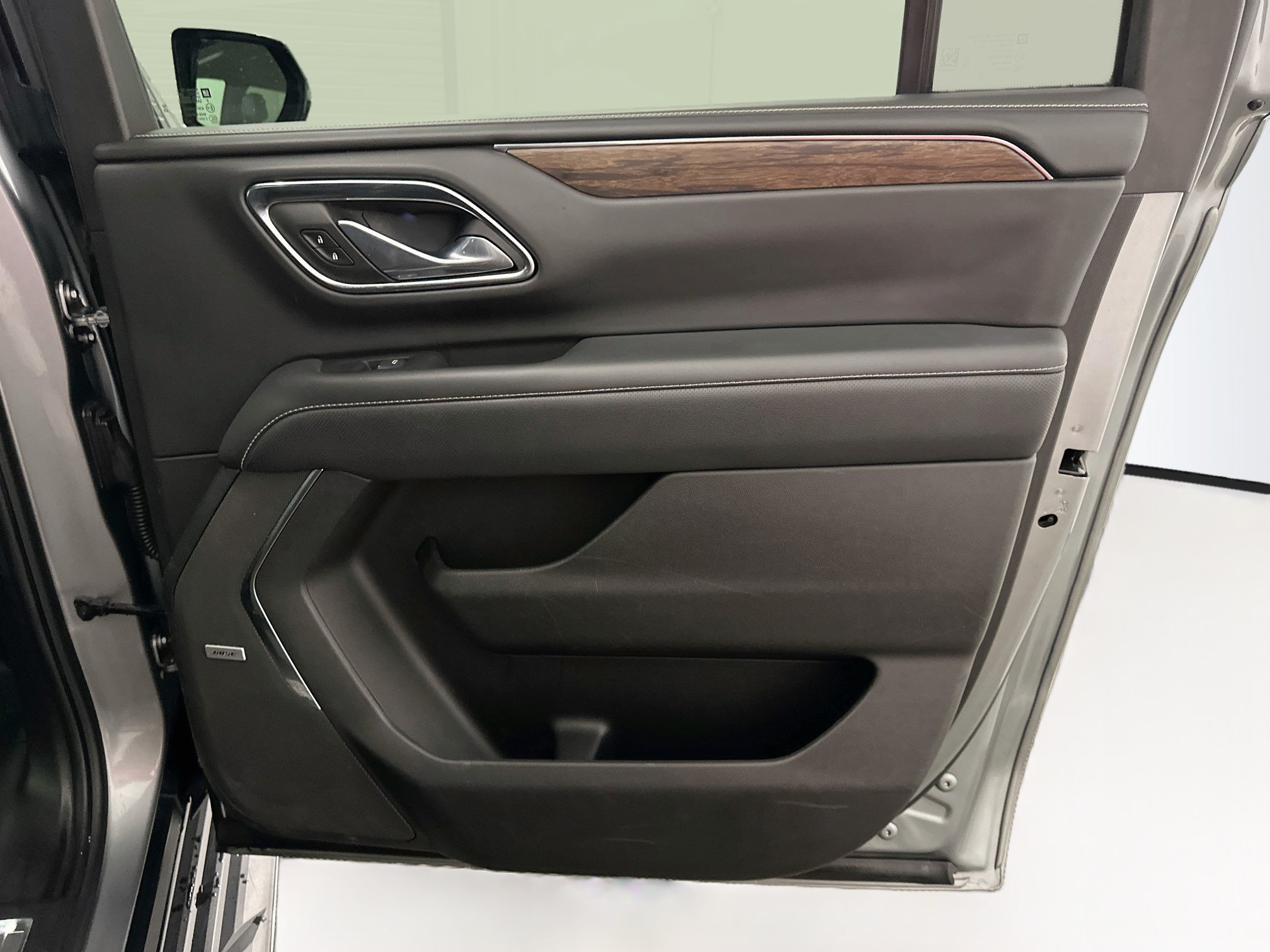 Used 2023 Chevrolet Suburban Premier AWD/4WD image 33