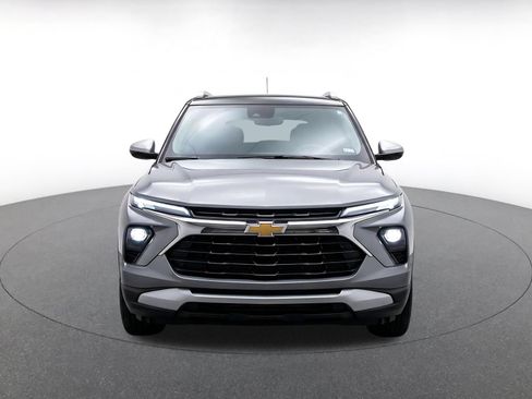 Used 2025 Chevrolet TrailBlazer LT FWD image 2