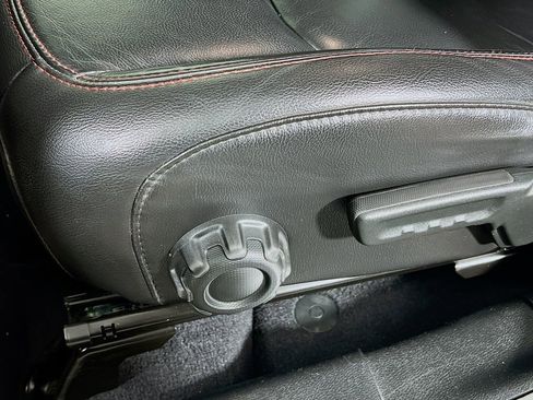 Used 2019 Jeep Wrangler Unlimited Rubicon AWD/4WD image 17
