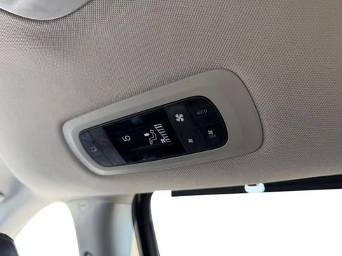 Used 2023 Chrysler Pacifica Touring-L FWD image 30