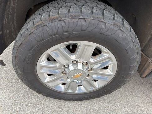 Used 2025 Chevrolet Silverado 2500 High Country w/ Technology Package image 12