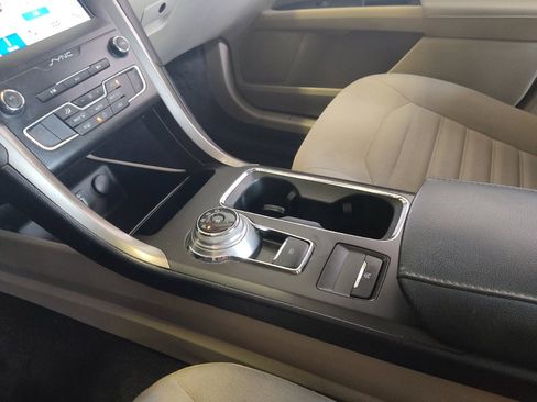 Used 2019 Ford Fusion SE FWD image 26