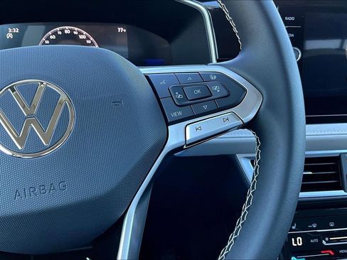 New 2026 Volkswagen Taos SE image 10