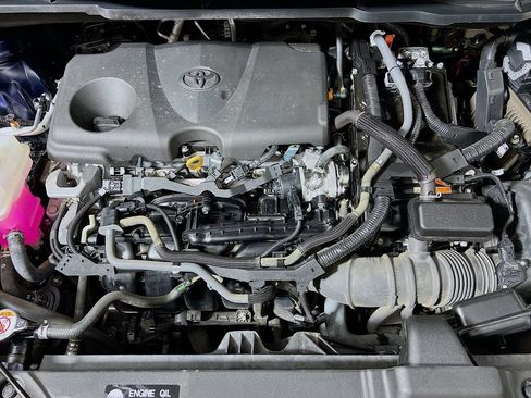 Certified 2024 Toyota Sienna XLE FWD image 27