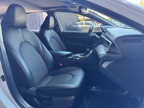 Used 2020 Toyota Camry SE w/ Sunroof Package FWD image 19