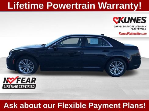 Used 2021 Chrysler 300 Touring L image 7