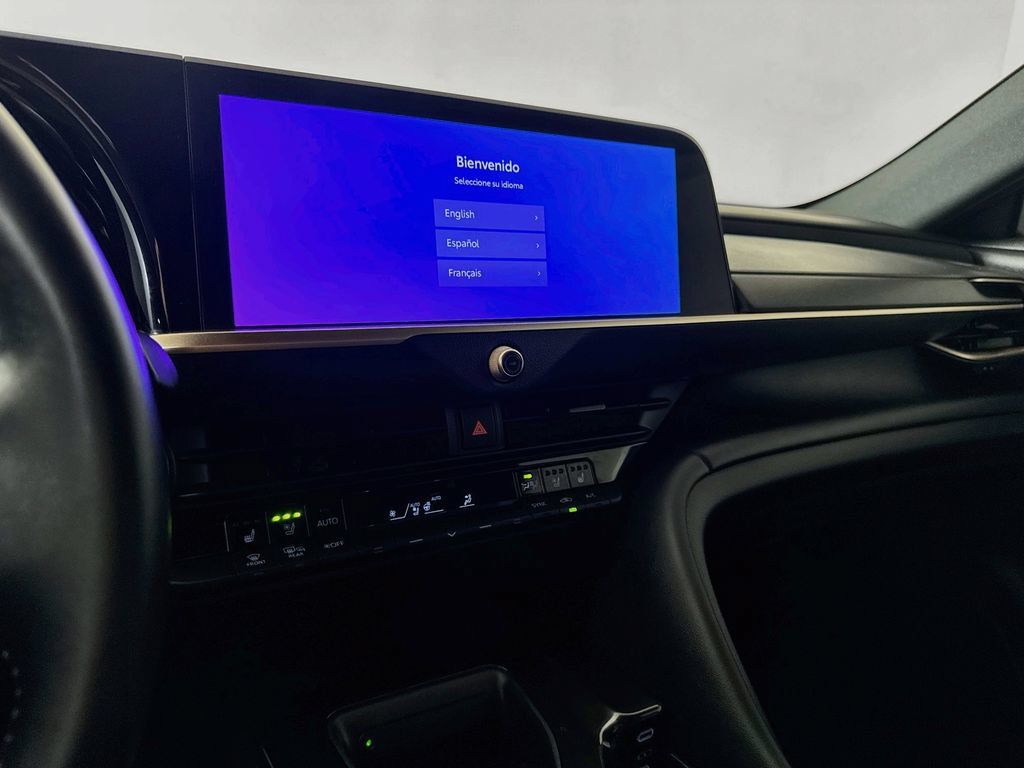 Certified 2025 Toyota Crown Signia AWD/4WD image 17
