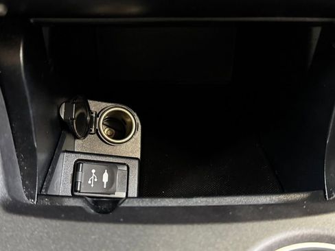 Used 2016 Toyota Camry SE image 32