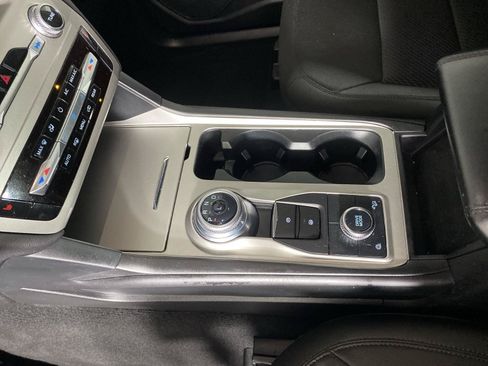 Used 2023 Ford Explorer XLT AWD/4WD image 10