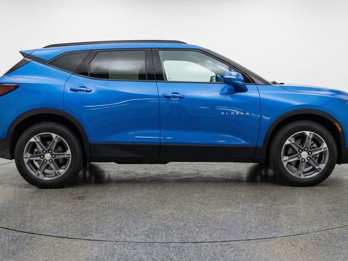 Used 2025 Chevrolet Blazer LT image 11