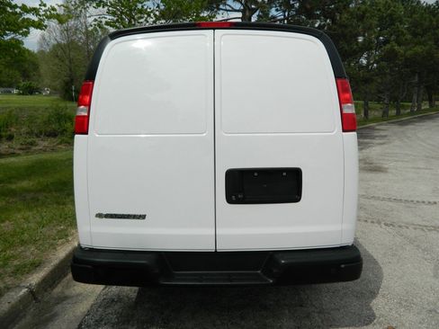 Used 2021 Chevrolet Express 2500 w/ Driver Convenience Package RWD image 8