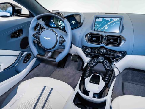 Used 2023 Aston Martin V8 Vantage Coupe RWD image 17