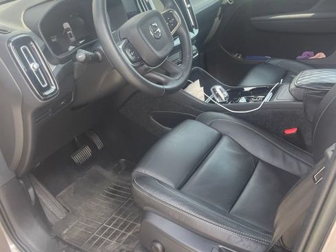 Used 2023 Volvo XC40 B4 Plus w/ Driver Assist Package FWD image 10