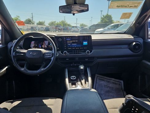 Used 2024 Chevrolet Colorado Trail Boss w/ Technology Package AWD/4WD image 5
