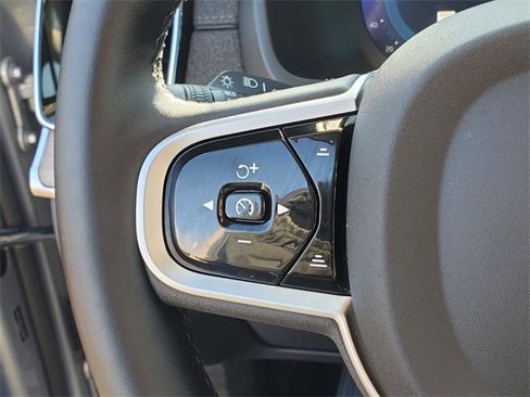 Used 2025 Volvo XC90 B5 Plus image 20
