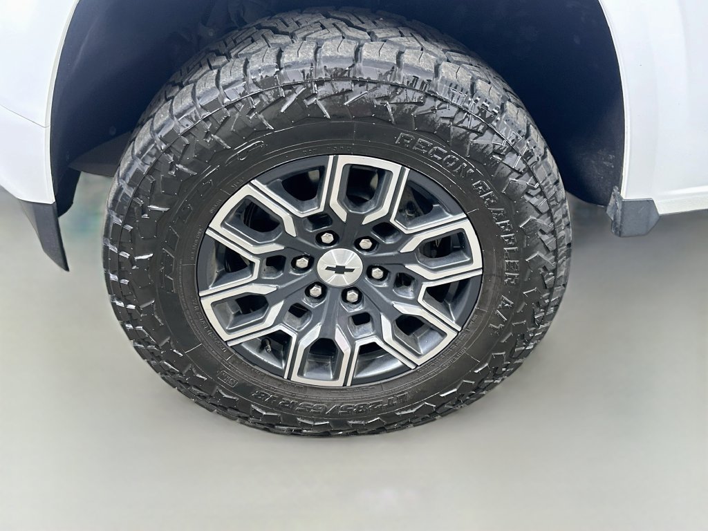 Used 2023 Chevrolet Colorado Z71 w/ Z71 Convenience Package 2 AWD/4WD image 8
